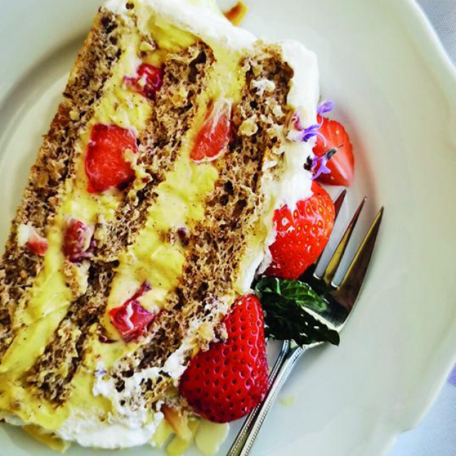 torta s jagodama i bademima nastasja