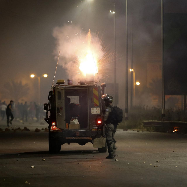 Izraelska vojska suzavcem gađa palestinske prosvjednike