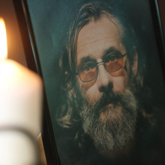 U HNK Osijek održana je komemoracija za preminulog glumca Sašu Anočića.