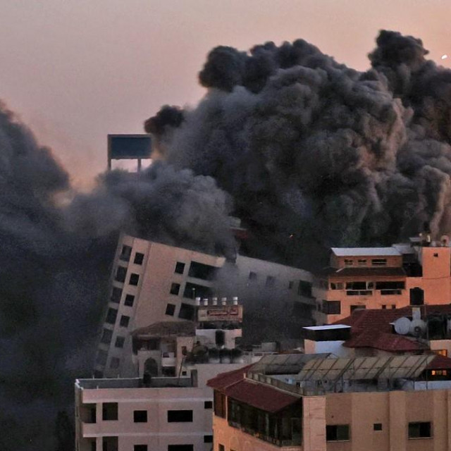 Rušenje višekatnice u Gazi