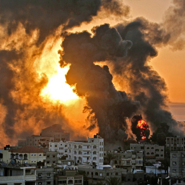 Prizor iz Khan Yunisha nakon izraelskog zračnog napada na mete u južnom dijelu Pojasa Gaze