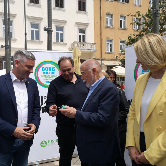 Stipe Mesić u Puli podržao Borisa Miletića