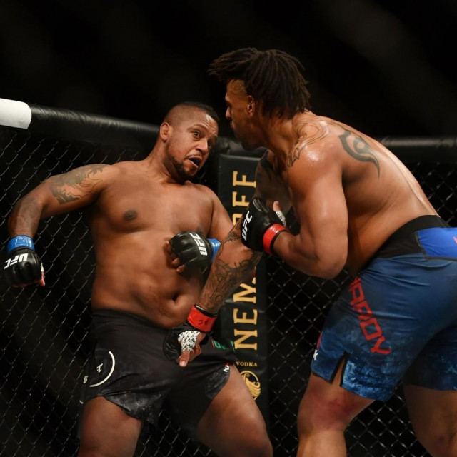 Greg Hardy i Yorgan De Castro