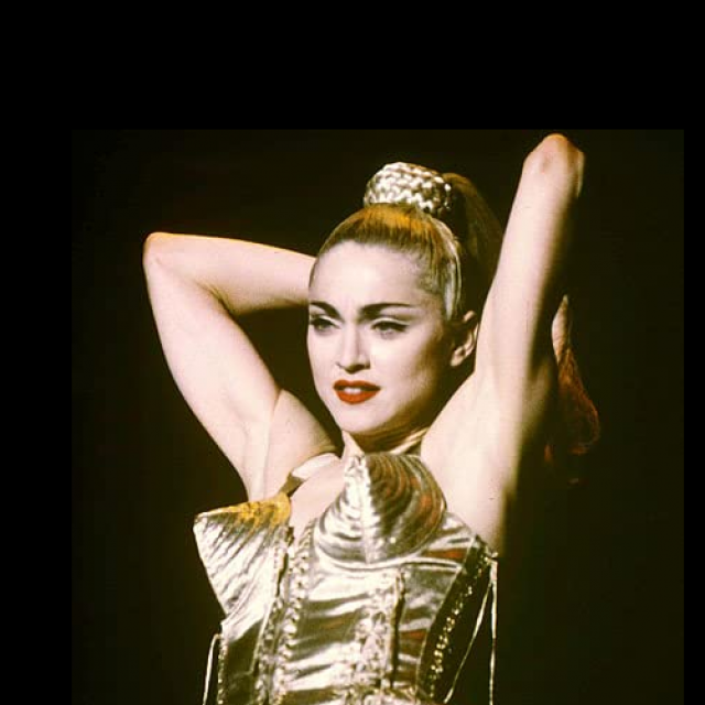 Madonna je na turneji ”Blond Ambition” nosila kostime Jean Paul Gaultiera
