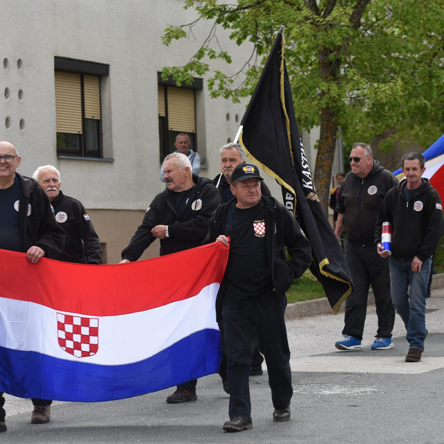 Hodočasnici sa obilježjem HOS-a