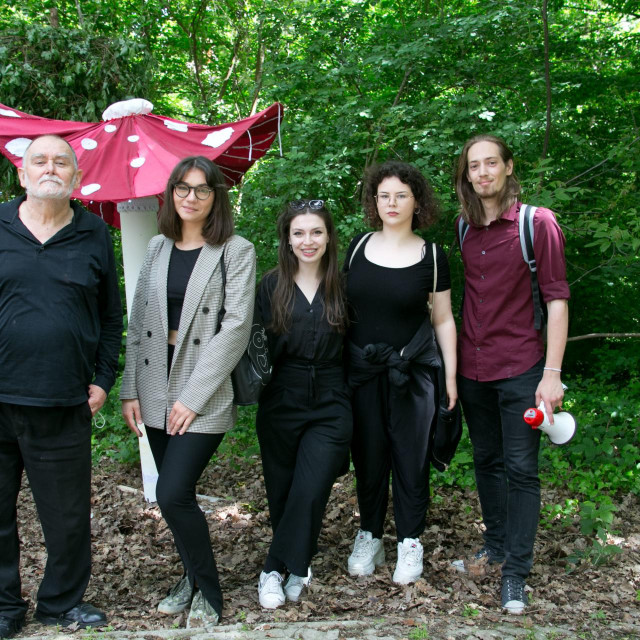 Profesor na ALU slikar i kipar Ante Rašić, i studenti treće godine nastavničkog studija