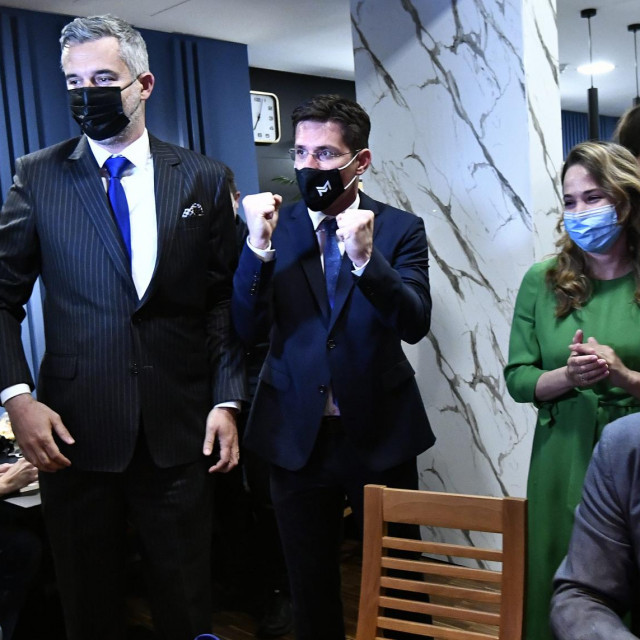 Praćenje izbornih rezultata u stožeru Mosta: Nino Raspudić, Zvonimir Troskot, Marija Selak Raspudić, Nikola Grmoja.