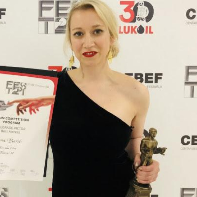 Osim što tumači glavnu ulogu Lana Barić je napisala i scenarij za film ”Tereza37”