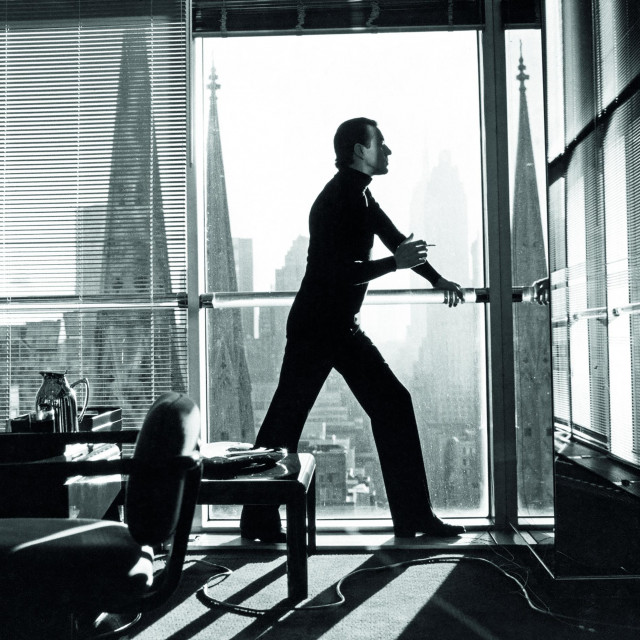 Halston u svom uredu