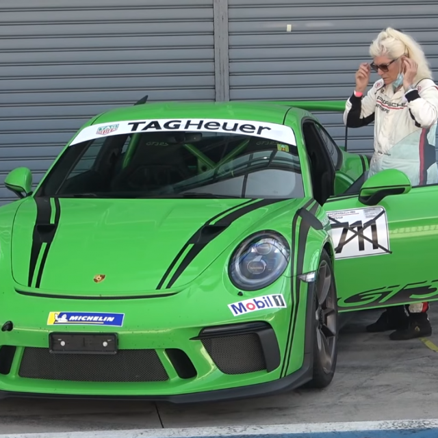 Najbrža baka u Porscheu