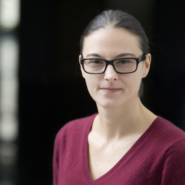 Dr. Vernesa Smolčić