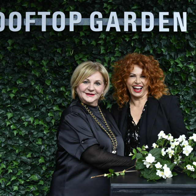  Ana Lisak, Žakline Troskot.