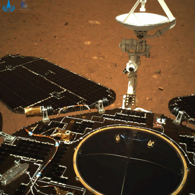 Zhurong na površini Marsa