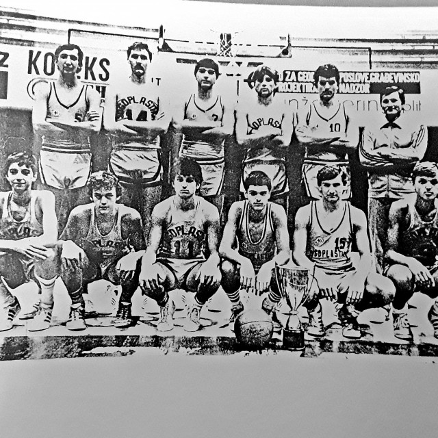 Momčad Jugoplastike s Kukočem (sasvim lijevo u donjem redu) i Rađom (drugi koji stoji) izgubila je od Cibone