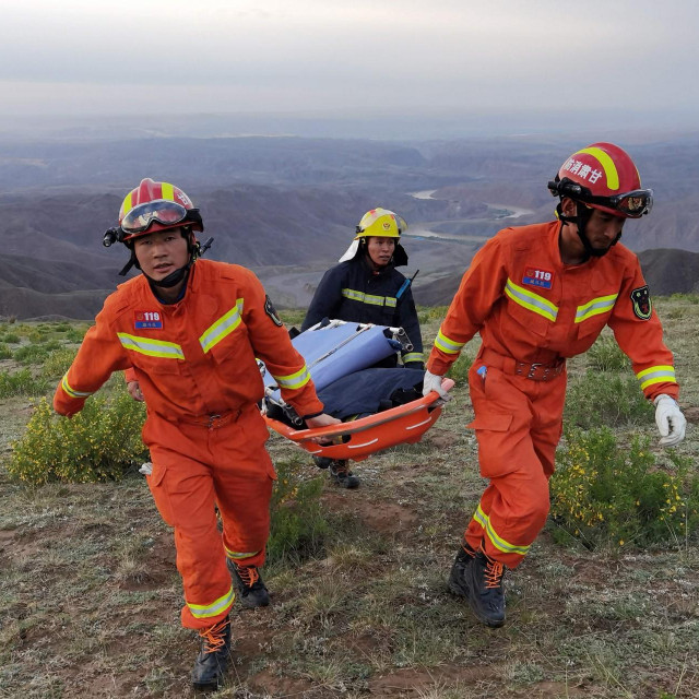 Spasilačke ekipe izvlače promrzle trkače