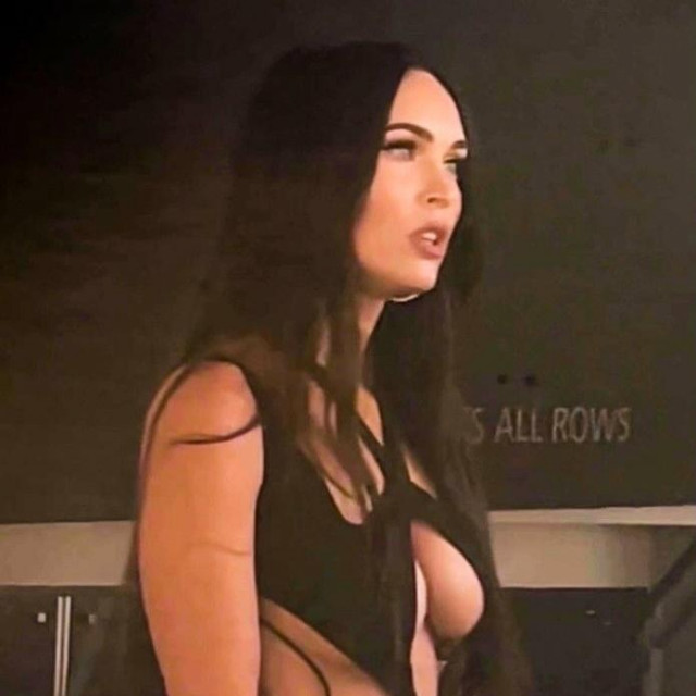 Naživcirana Megan Fox u oskudnoj haljini