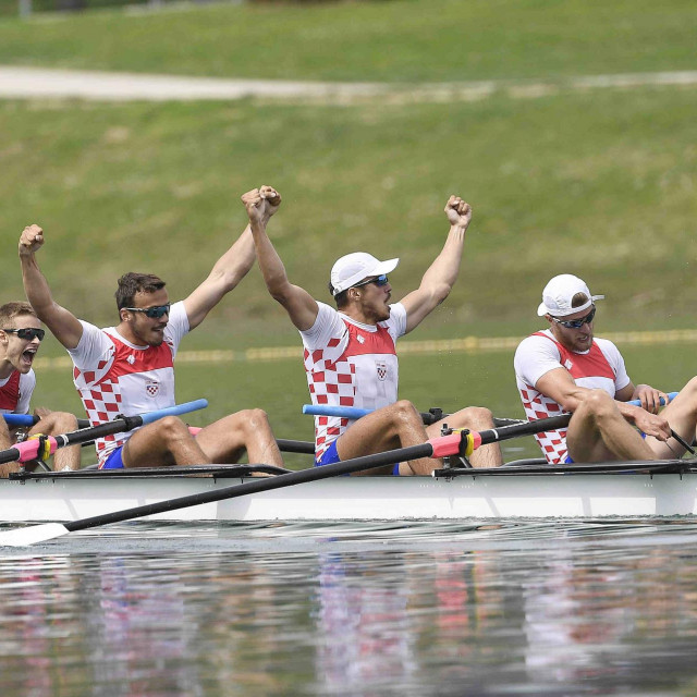 Dečki bi zaslužili
povjerenje - Ivan Piton, Marko Ukropina, Patrik Lončarić, Anton Lončarić