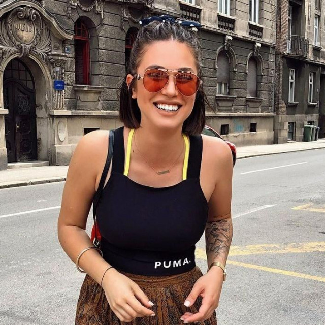 Tri mjeseca velike ljubavi bila su dovoljna da blogerica i influencerica Paula Sikirić pristane na romantičnu prosidbu svog dečka.