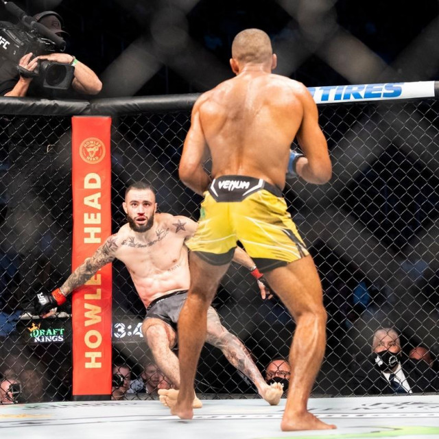 Shane Burgos vs. Edson Barboza