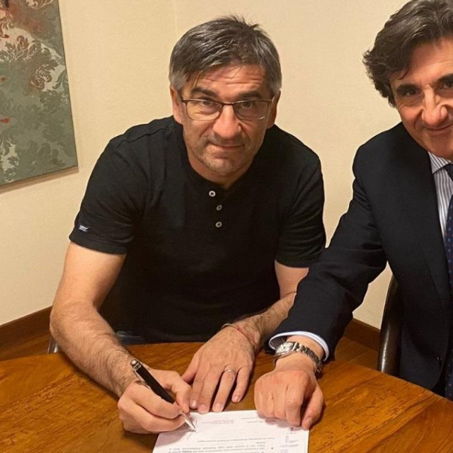 Ivan Jurić na potpisu ugovora