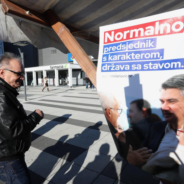 Branimir Glavaš snimljen nakon davanja potpisa za predsjedničku kandidaturu Zorana Milanovića