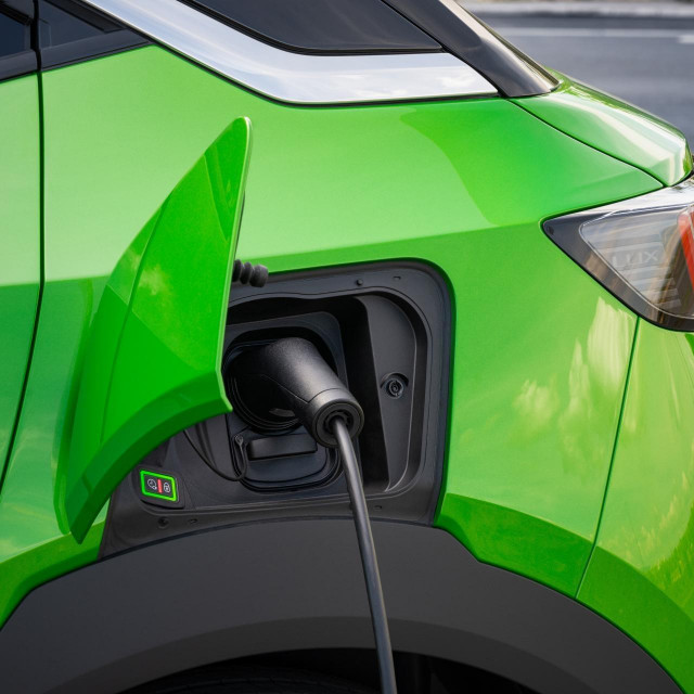 Električni automobil