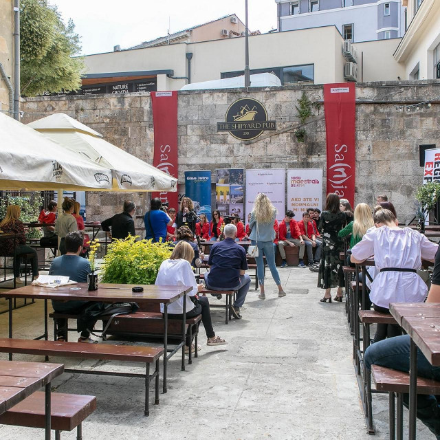Tiskovna konferencija