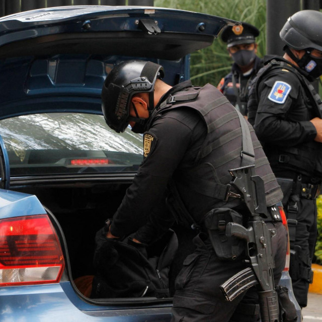 Policija u Meksiku, ilustracija