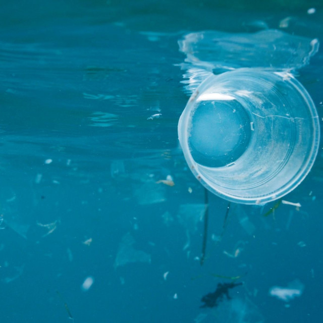 Ilustracija, plastični otpad