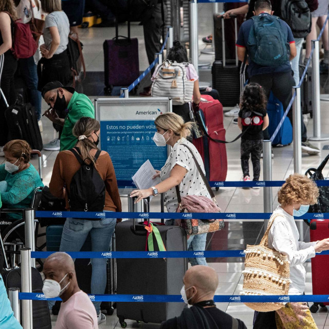 Gužva na aerodromu, Ilustracija