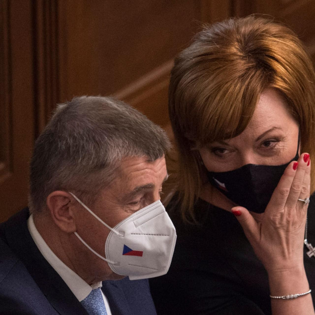 Andrej Babis s ministricom financija Alenom Schillerovom