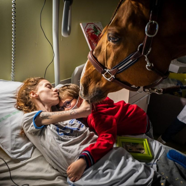 Peyo tješi bolesnu ženu injenog sina
