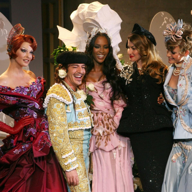 John Galliano s Lindom Evangelistom, Naomi Campbell, Gisele Bundchen i Helenom Christensen na modnoj reviji u Versaillesu/ Profimedia