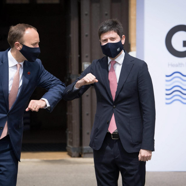 Britanski ministar zdravstva Matt Hancock i njegov talijanski kolega Roberto Speranza