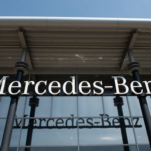 Mercedes salon, ilustracija