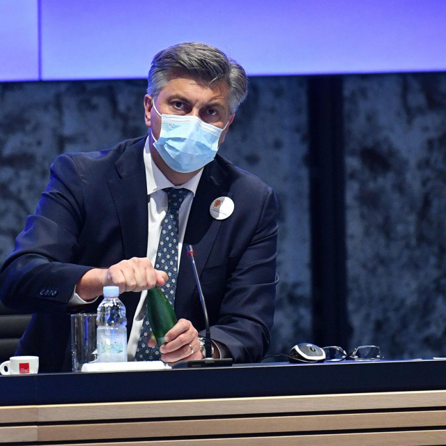 Predsjednik Vlade Andrej Plenković sastao se s predstavnicama udruga koje brinu o žrtvama obiteljskoga nasilja