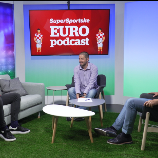 Slijeva nadesno: Marko Lozo, voditelj Siniša Sušec i Romeo Jozak u studiju Hanza Medije