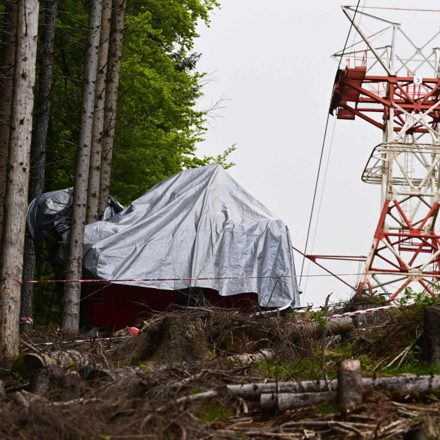 Gondola žičare pala je u Stresi, nedaleko od vrha Mottaronea