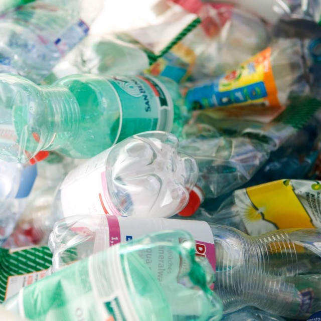 Plastične boce; ilustracija