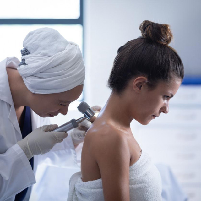 Kako bi se eventualne promjene na madežima uočile na vrijeme, potrebne su redovite kontrole madeža uz dermatoskopiju.