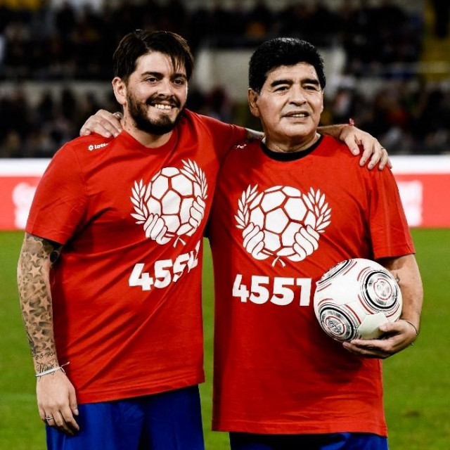 Diego mlađi s ocem Diegom Armandom Maradonom