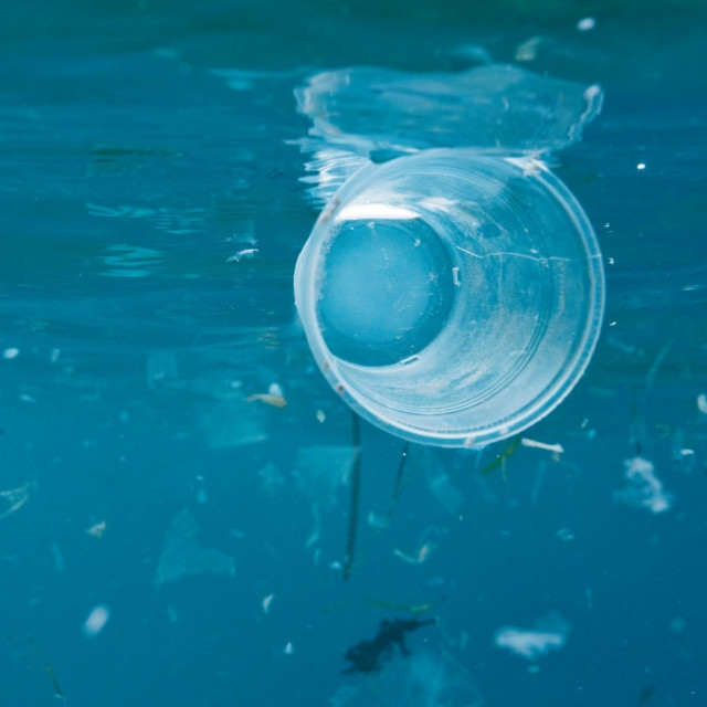 Ilustracija, plastični otpad