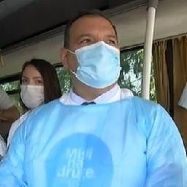 Vili Beroš u covid autobusu