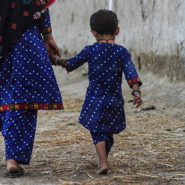 četverogodišnja djevojčica i njezina majka, obje zaražene HIV-om