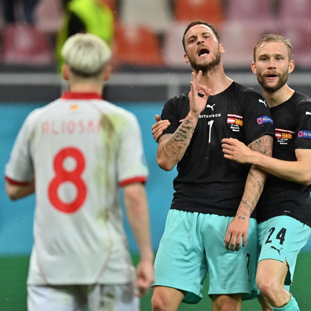Marko Arnautovic (u sredini)