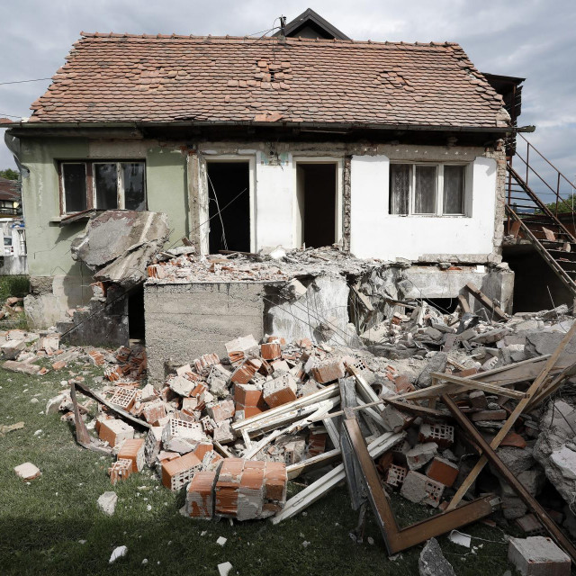 Rušenje kuće u Fabijanićevoj ulici koju je potres učinio neuporabljivom