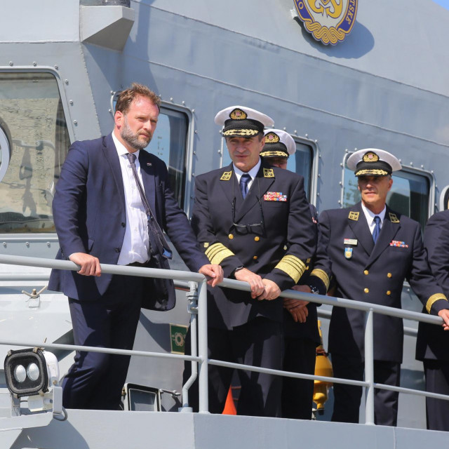 Ministar obrane Mario Banozic u oblasku vojarne Admiral flote Sveto Letica - Barba