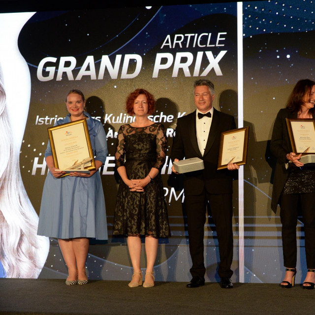 Helene Schmidt (lijevo)