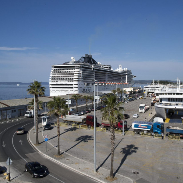 Kruzer MSC Splendida na vezu u splitskoj gradskoj luci