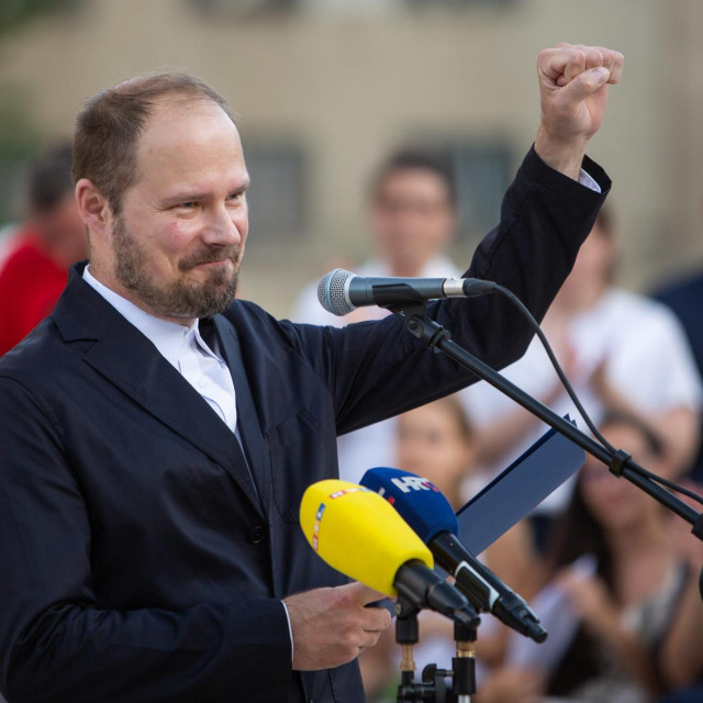 Zamjenik gradonačelnika Luka Korlaet
 